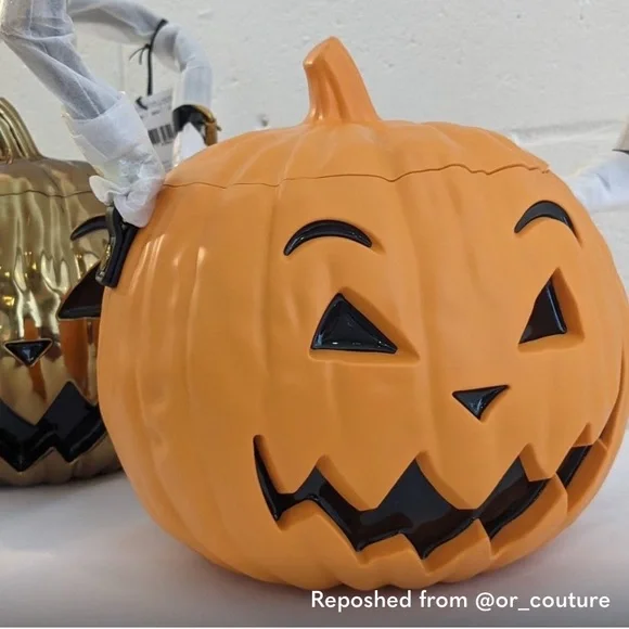 Moschino Couture orange pumpkin purse - Picture 3 of 4